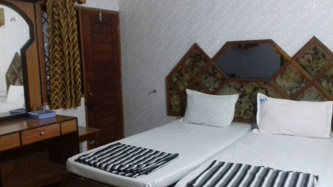 DELUXE  ROOM